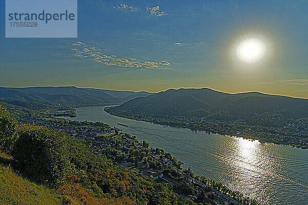 Burg  Visegrádi fellegvár  13. Jahrhundert  Panorama  Fluß  Donau  Duna