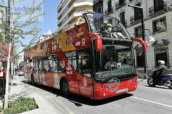 City Sightseeing  Bus für Stadtrundfahrt  Granada  Andalusien  Spanien  Europa