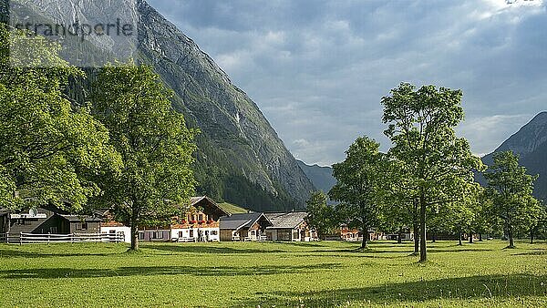 Almdorf Eng im Sommer  Hinterriss  Tirol  Österreich  Europa