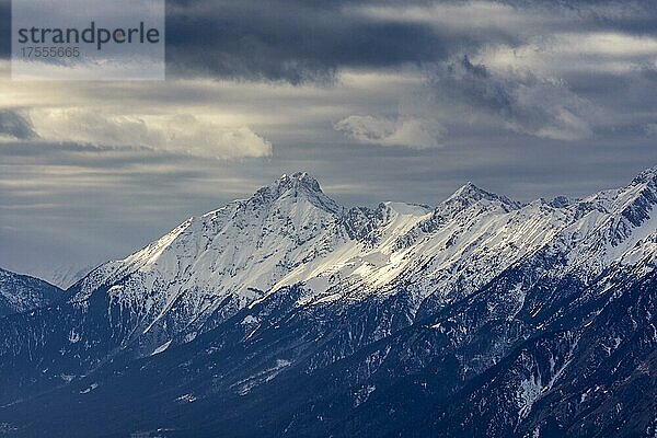 Karwendelgebirge  Nordkette  mit Seegrube oberhalb von Innsbruck  Tirol  Österreich  Europa