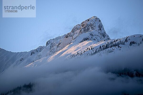 Winterlandschaft  Fiechter Spitze und Vomperjoch  Karwendel-Gebirge  Abendlicht  Tirol  Österreich  Europa