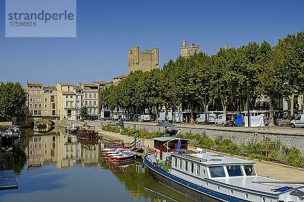 Canal de la Robine  hinten Kathedrale Saint Just  Narbonne  Département Aude  Region Okzitanien  Languedoc  Frankreich  Europa
