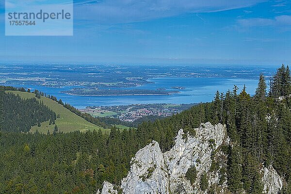 Chiemsee und Alpenvorland  Kampenwand  Aschau  Chiemgau  Bayern  Deutschland  Europa