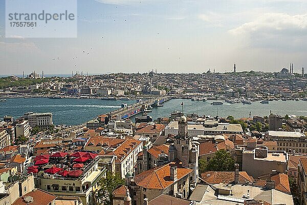 Panoramablick vom Galataturm im Stadtteil Karaköy  Istanbul  Türkei  Asien