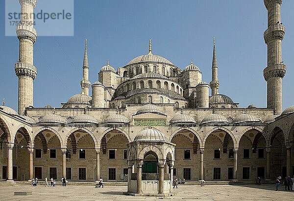 Blaue Moschee  Blick vom Vorhof  Istanbul  Türkei  Asien