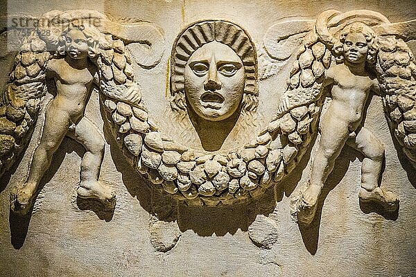 Sarkophag  Perge  römische Periode  Archäologisches Museum  Antalya  Türkei  Antalya  Türkei  Asien