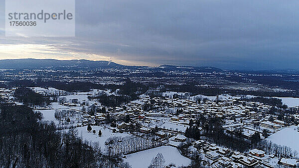 Italien  Lombardei  Insubrische Landschaft  Winter