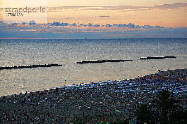 Italien  Marken  San Benedetto del Tronto  der Strand