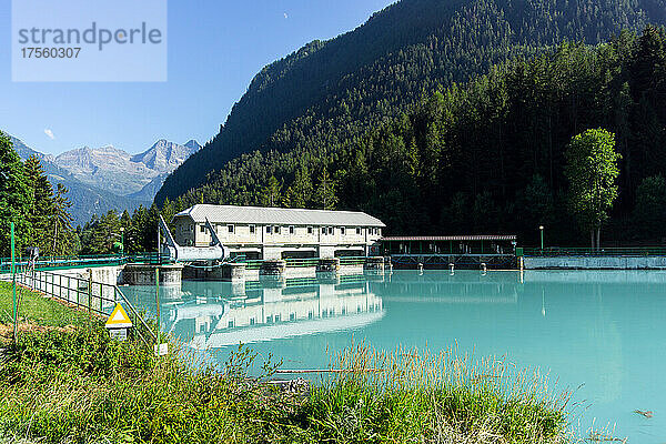Italien  Aostatal  Brusson-See  die Staumauer