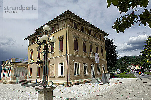 Italien  Lombardei  Lago Maggiore - Luino. Palast Verbania