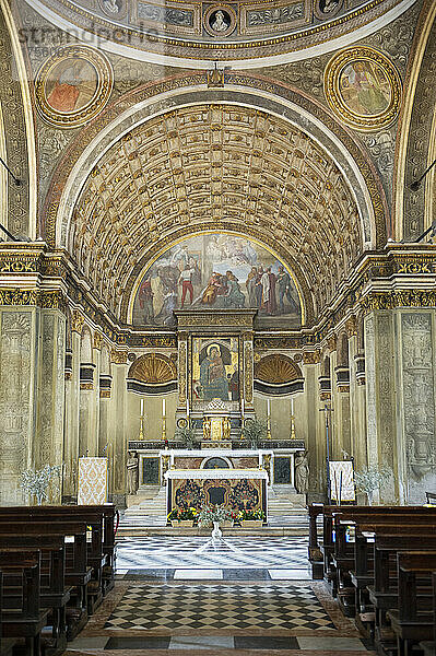 Mailand. Italien. Die falsche Apsis von Santa Maria presso San Satiro  von Donato Bramante  1482-1486  ein frühes Beispiel für Trompe l'oeil in der Architektur.