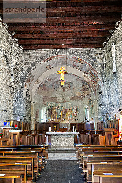 Europa  Italien  Lombardei  Colico  Mittelalterliche Zisterzienserabtei Piona (Abteipriesterei Piona) am Lecco-Arm des Comer Sees.