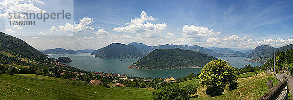 Europa  Italien  Lombardei  Iseosee  Sebino See  Sulzano  Panoramablick