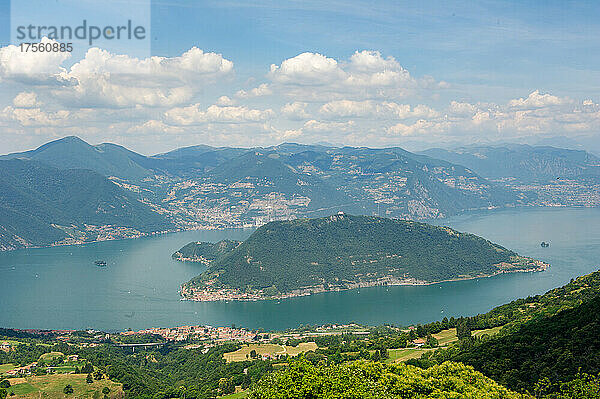 Europa  Italien  Lombardei  Iseosee  Sebino See  Sulzano  Panoramablick