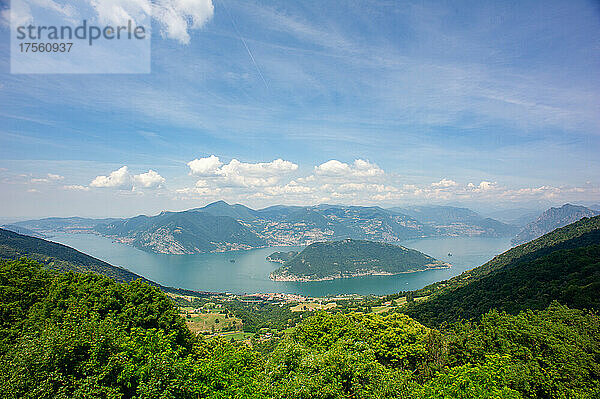 Europa  Italien  Lombardei  Iseosee  Sebino See  Sulzano  Panoramablick