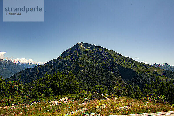 Europa  Italien  Lombardei  Provinz Lecco  Landschaft vom Gipfel des Monte Legnoncino.