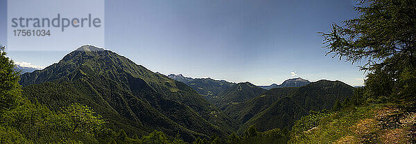 Europa  Italien  Lombardei  Provinz Lecco  Blick vom Gipfel des Monte Legnoncino