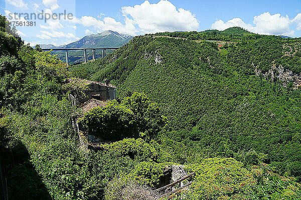 Italien  Kalabrien  Laino Castello  Viadukt