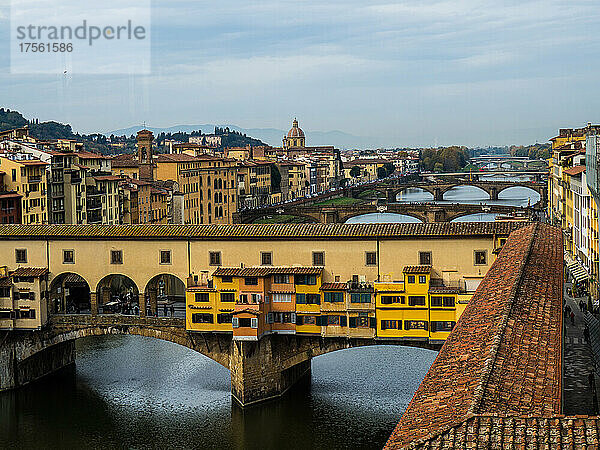 Italien  Toskana  Florenz  UNESCO-Weltkulturerbe  Ponte Vecchio von der Uffizien-Galerie aus gesehen