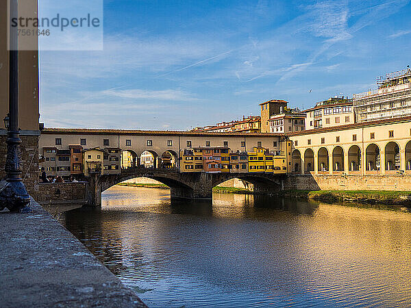 Italien  Toskana  Florenz  Fluss Arno und Ponte Vecchio
