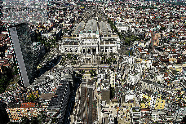 Italien  Lombardei  Mailand Luftaufnahme  Stazione Centrale