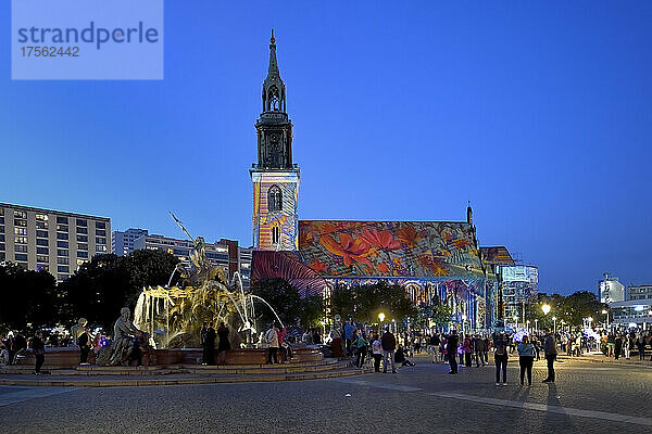 Marienkirche  während des Lichterfestes  Bezirk Berlin Mitte  Berlin  Deutschland  Europa