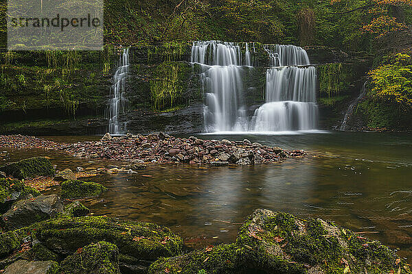 Schöner Wasserfall auf dem Four Waterfalls Walk im Brecon Beacons National Park  Wales  Vereinigtes Königreich  Europa