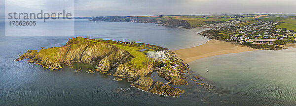 Luftaufnahme von Burgh Island und Hotel in den South Hams von Devon  England  Vereinigtes Königreich  Europa