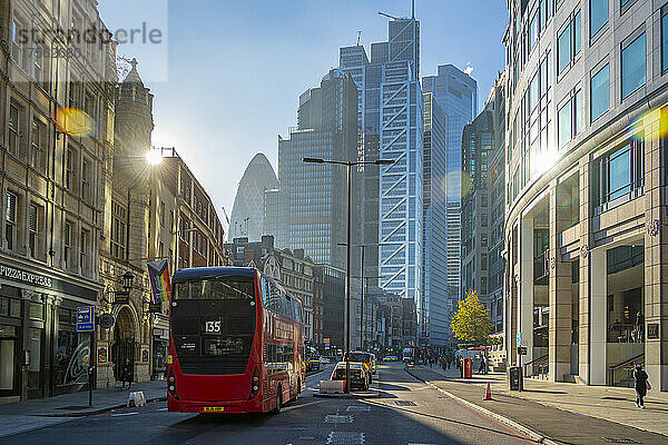 Blick auf Bishopsgate und die Gebäude der City of London  London  England  Vereinigtes Königreich  Europa