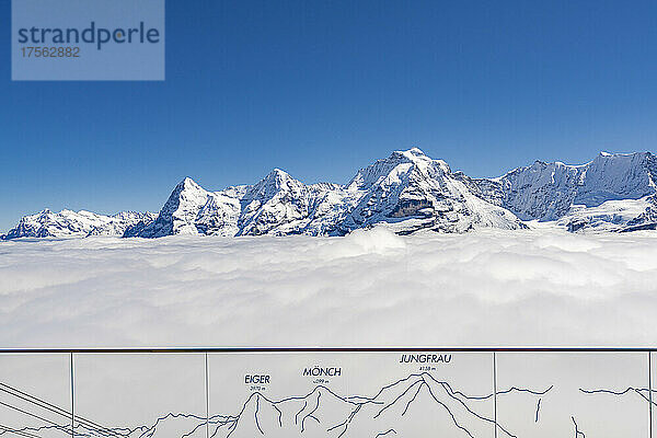 Eiger  Mönch und Jungfrau im Wolkenmeer Blick von der Aussichtsterrasse  Murren Birg  Kanton Bern  Schweizer Alpen  Schweiz  Europa