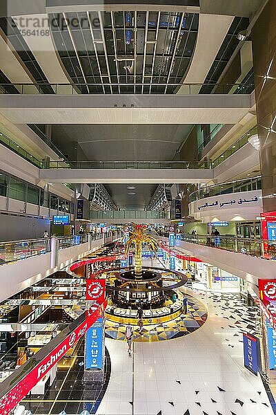 Terminal 3 Concourse C des Flughafen Dubai International Airport (DXB) in Dubai  Vereinigte Arabische Emirate  Asien