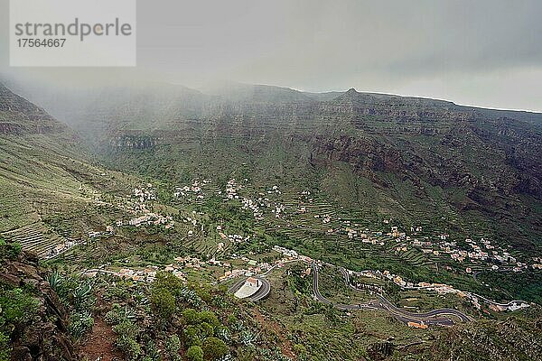 Oberes Tal des Valle Gran Rey  Nebelwolken  La Gomera  Kanarische Inseln  Spanien  Europa