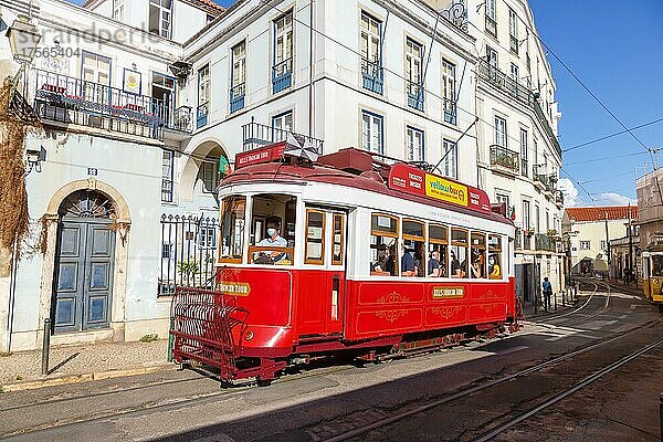 Straßenbahn Tram ÖPNV öffentlicher Nahverkehr Transport Verkehr in Lissabon  Portugal  Europa
