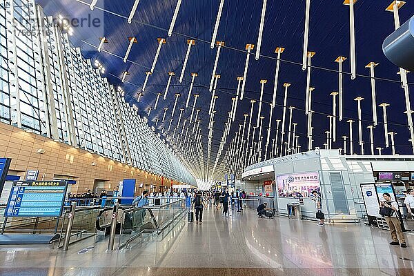 Terminal 1 des Flughafen Shanghai Pudong International Airport (SHA) in Schanghai  China  Asien
