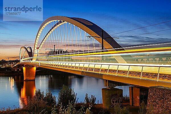 Beatus Rhenanus Brücke für Straßenbahn über Fluss Rhein in Kehl  Deutschland  Europa