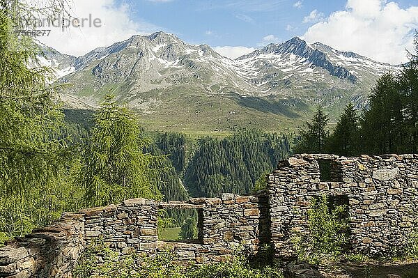 Ruine  Schmelzwerk  Schaubergwerk  Knappensteig  Prettau  Predoi  Ahrntal  Valle Aurina  Pustertal  Valle Pusteria  Zentralalpen  Zillertaler Alpen  Hauptalpenkamm  Südtirol  Alto Adige  Italien  Europa