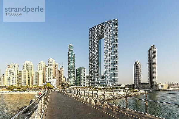Dubai Jumeirah Beach JBR Strand Meer Marina Skyline Architektur Urlaub in Dubai  Vereinigte Arabische Emirate  Asien