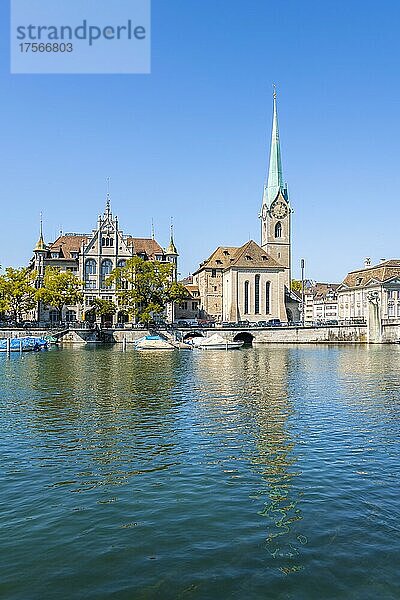 Blick über den Limmat  Frauenmünster und Stadthaus Zürich  Altstadt  Zürich  Schweiz  Europa
