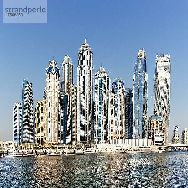 Dubai Marina und Harbour Skyline Architektur Luxus Urlaub in Arabien quadratisch in Dubai  Vereinigte Arabische Emirate  Asien