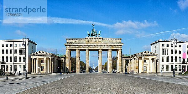 Brandenburger Tor mit Textfreiraum Copyspace Panorama in Berlin  Deutschland  Europa
