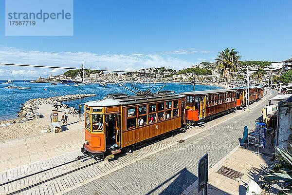 Historische Straßenbahn Tram Tranvia de Soller ÖPNV öffentlicher Nahverkehr Transport Verkehr auf Mallorca in Port de Soller  Spanien  Europa