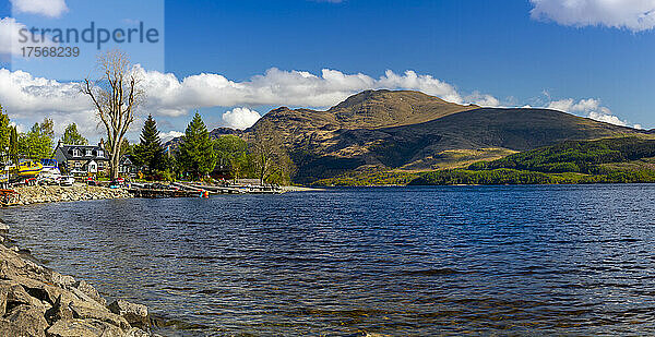 Loch Lomond und Ben Lomond  Loch Lomond and Trossachs National Park  Schottland  Vereinigtes Königreich  Europa