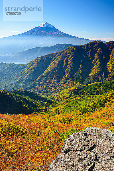 Yamanashi-Berg Fuji und die Berge in der Herbstfarbe