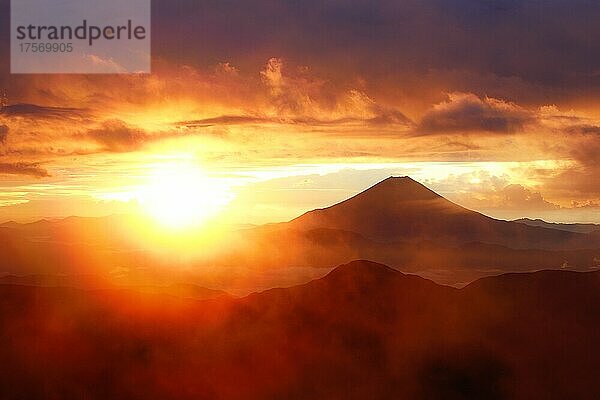 Berg Fuji und Sonnenaufgang vom Akaishi-Dake in den Südalpen