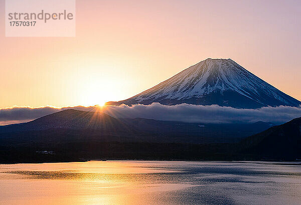 Yamanashi-Sonnenaufgang vom Berg Fuji