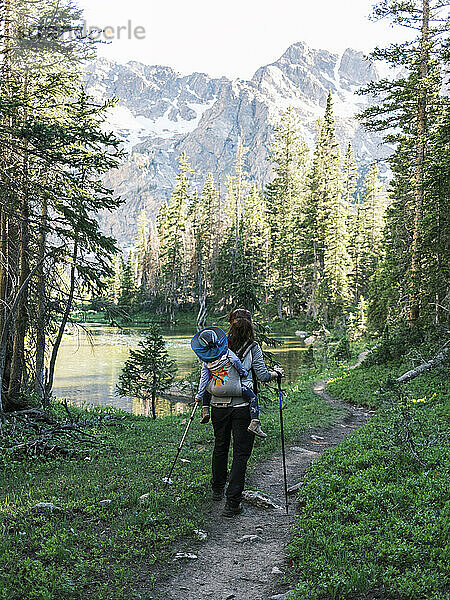 Mutter und Tochter am Brady Lake  Colorado