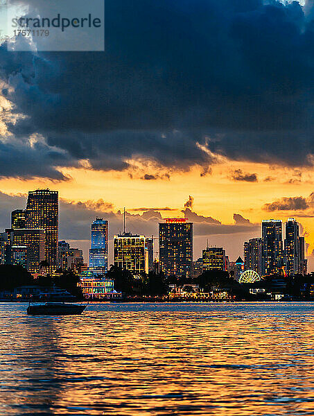 Sonnenuntergang Miami Skyline Florida Panorama