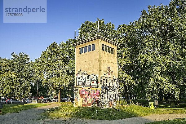 Alter DDR-Wachturm  Schlesische Straße  Treptow  Berlin  Deutschland  Europa