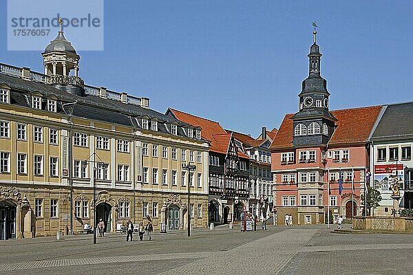 Marktplatz  historisches Rathaus  Brunnen  Brunnenfugur  Brunnenheiliger  Sankt Georg  Fachwerkhaus  Eisenach  Thüringen  Deutschland  Europa