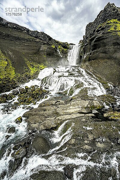 Ófærufossar  zwei Wasserfälle  Feuerschlucht Eldgjá  isländisches Hochland  Island  Europa